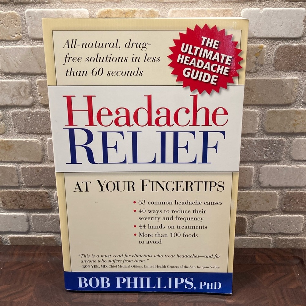 Paperback Headache Relief at Your Fingertips by Bob Phillips, PHD